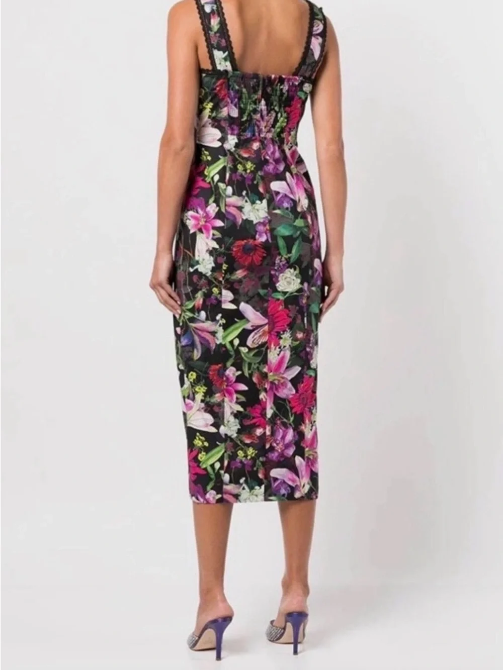 Marchesa Notte figure defining
